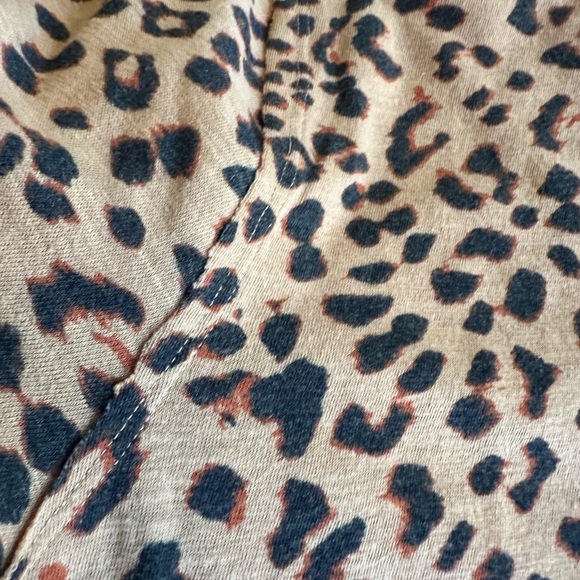 We the Free | Oversized Clarity Tee, Lightweight Leopard Print Crewneck T-Shirt - Picture 7 of 9